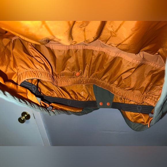 The North Face Men's Olive HyVent Performance Jacket - Picture 14 of 16